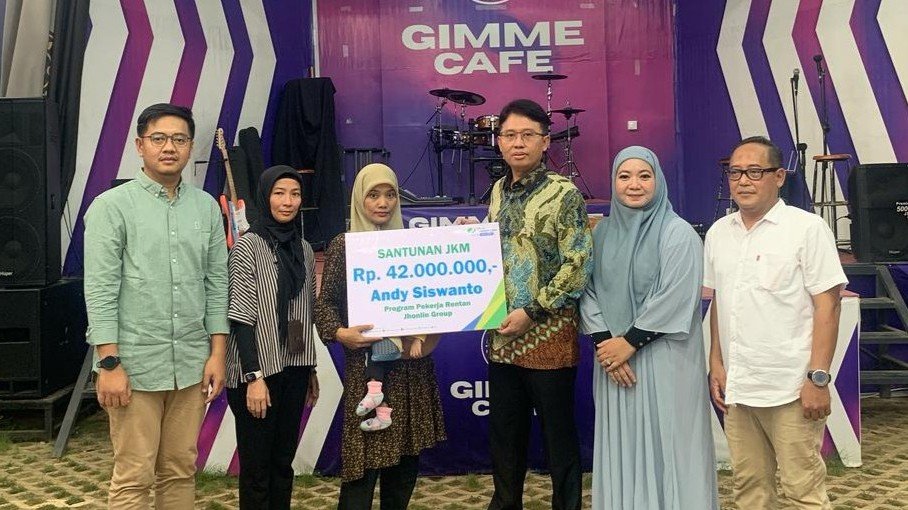 BPJS Ketenagakerjaan Serahkan Santunan Ahli Waris CSR Jhonlin Group