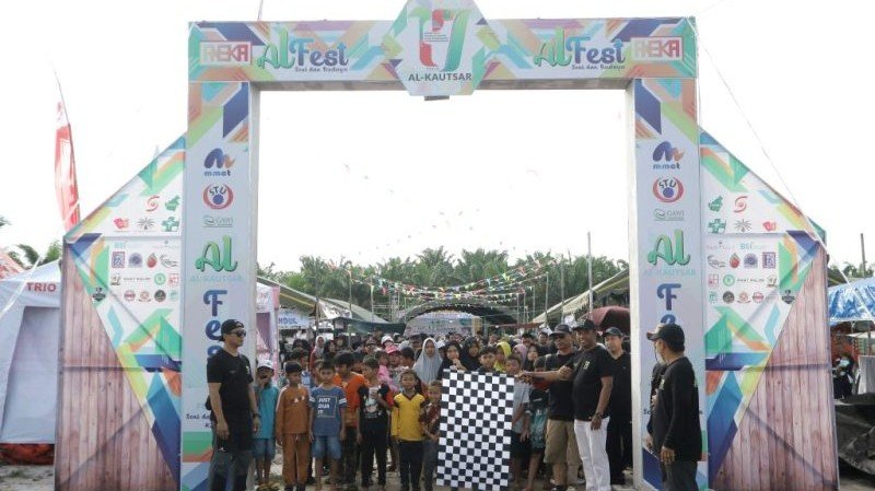 Peringatan HUT Desa Alkausar Tanbu Ke-17 Diramaikan Nuansa Ketupat