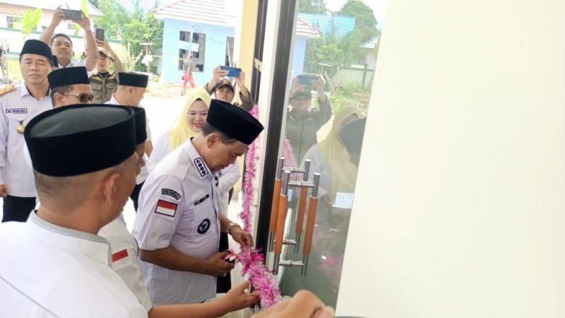 Safari Perkuat SDSM, Zairullah Resmikan Gedung Serbaguna di Kecamatan Kusan Hulu